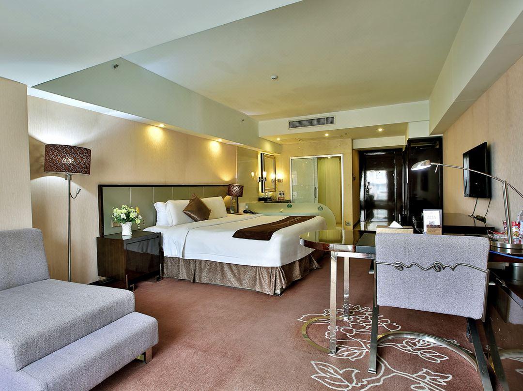Clayton Hotel-Near Pazhou Exhibition Center Гуанчжоу Экстерьер фото